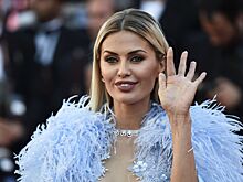 Виктория Боня снялась в оголяющем грудь топе