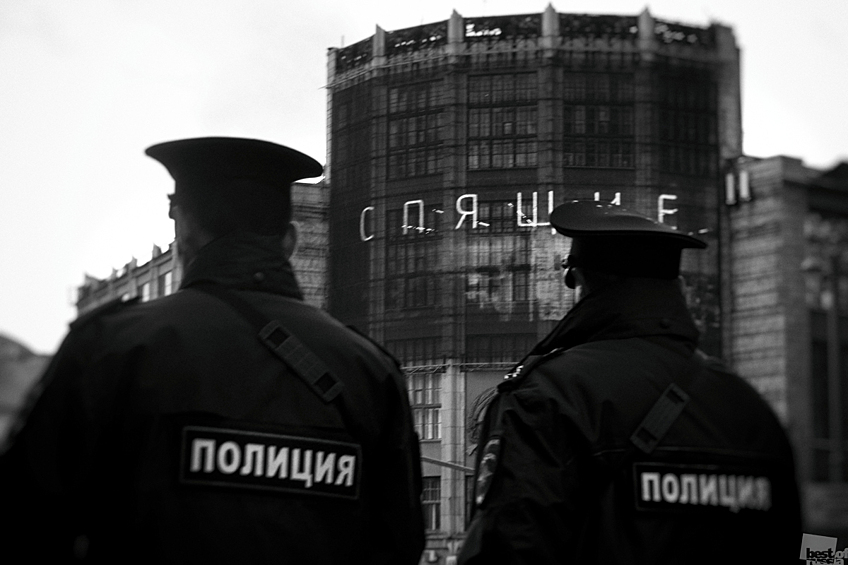 Полицейские во время протестной акции в Москве, 7 октября 2017