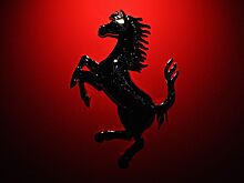 Цена акций Ferrari упала на рекордные 16%. Капитализация сократилась на миллиарды евро