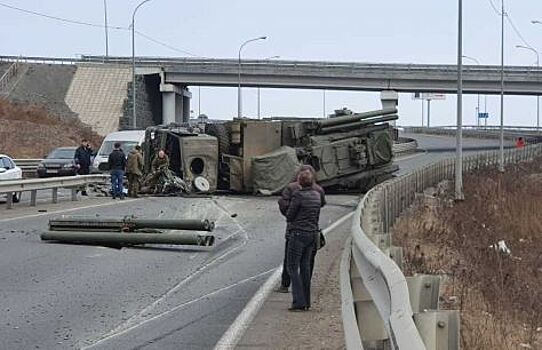 Зенитно-ракетное ДТП: Трассу во Владивостоке перекрыл «Панцирь-С»