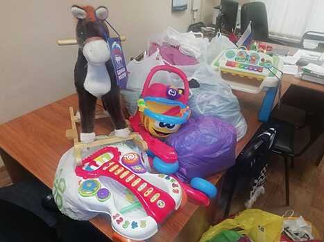 Активисты Академического района собрали игрушки для маленьких воспитанников приютов и детских домов