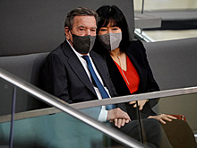 Экс-канцлер ФРГ Герхард Шрёдер и его жена заразились коронавирусом