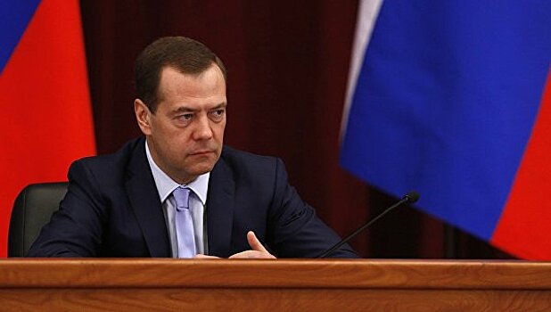 Медведев призвал не допускать покупку просроченных лекарств