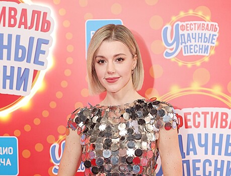 Певица Юлианна Караулова сообщила, что ее муж и сын заболели