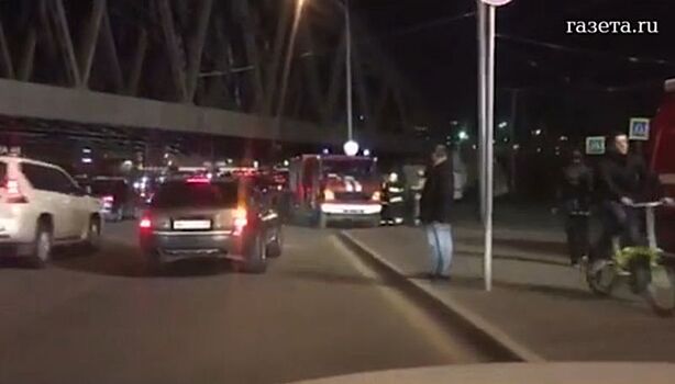 Под мостом на Варшавском шоссе в Москве саперы сняли подозрительный предмет