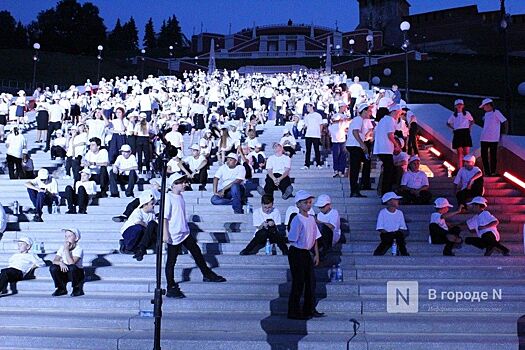 Хор из 800 голосов спел на Чкаловской лестнице