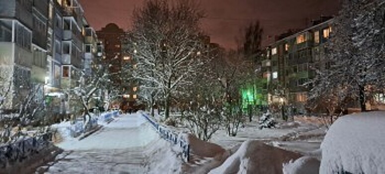 Герой с рюкзаком, роды на трассе и взятки дорожных чиновников: главное за день