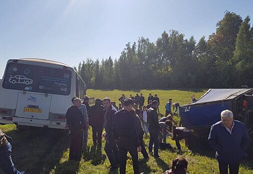 В Пензенской области пассажирский автобус попал в ДТП с участием грузовика