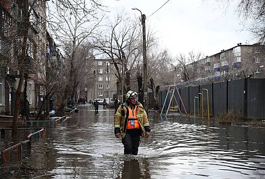 Одиннадцать медучреждений приостановили работу из-за наводнения в Орске