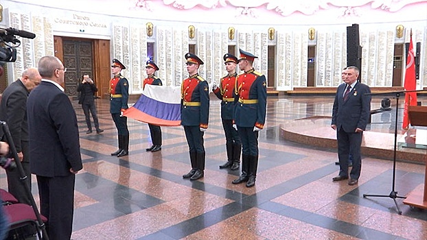 Подвиг Федорова: ветеран «Альфы» передал Музею Победы расстрелянный в Кабуле триколор