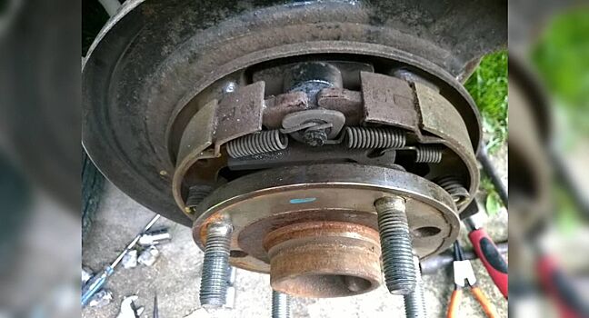 Почему нельзя выкидывать «лишние» железки при смене колодок