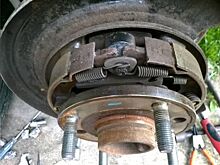 Почему нельзя выкидывать «лишние» железки при смене колодок