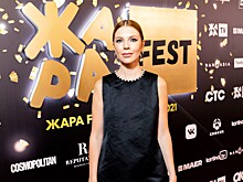 Подольская в лаконичном мини, Барановская в «серебре»: в чем блистали звезды в третий день «ЖАРЫ»