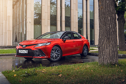 Взяли Toyota Camry на длительный тест