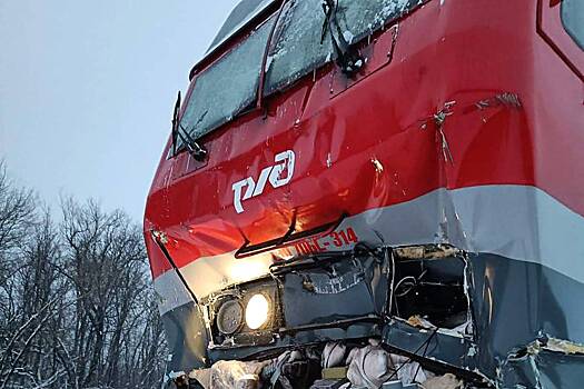 Пассажирский поезд столкнулся с локомотивом в Ульяновской области. Пострадали десятки человек
