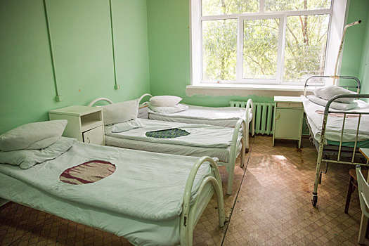 Пятилетний мальчик в больнице с переохлаждением: подробности ДТП, где микроавтобус вылетел в Волгу