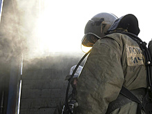 В Новом Уренгое сгорели бесхозный ангар и автомобиль