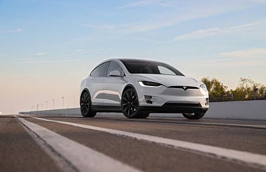 Компания Tesla запланировала обновление двух моделей машин