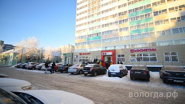 Решить вопрос с парковочными местами для жителей ЖК «Солнечный остров» при строительстве Флотского моста планируют власти Вологды