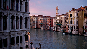 Популярный итальянский город-курорт пытается сократить наплыв туристов