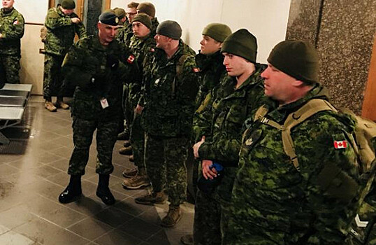 Военные из Канады прибывают в Латвию