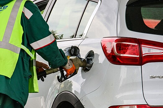 Средняя цена на бензин в России выросла на 7 копеек в первую неделю года