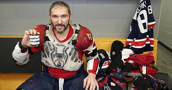 Тренер Овечкина по ОФП: «Сон не должен быть меньше 6-7 часов. Если кто-то привык ложиться позже 12, бессмысленно заставлять его ложиться в 8, но правильнее спать ночью и бодрствовать днем»