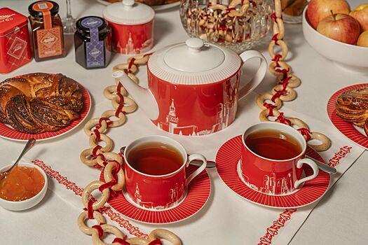 «Московское чаепитие» в аэропорту: для пассажиров Домодедова подготовили предновогоднюю программу