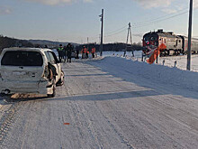 Поезд протаранил автомобиль на переезде в Сахалинской области