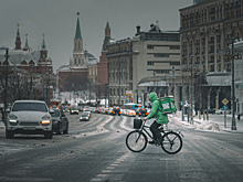 "Зарабатывают больше журналистов": курьеры обогнали по доходам многих российских специалистов