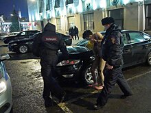 Голого мужчину задержали за нападение на сотрудника ФСО в Москве