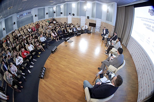 Журналисты России и Китая обсудили в "РГ" развитие прессы