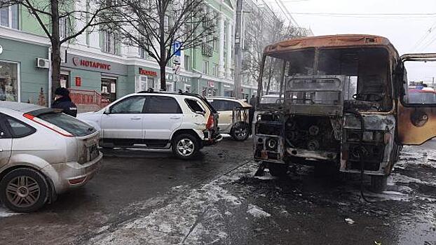 В Челябинске вспыхнула маршрутка с пассажирами