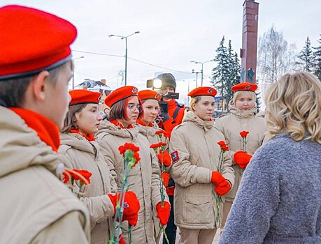 В Клину возложили цветы к стеле «Город воинской доблести»