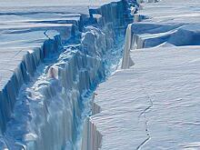 Гляциологи объяснили, как спасти ледник "Судного дня"