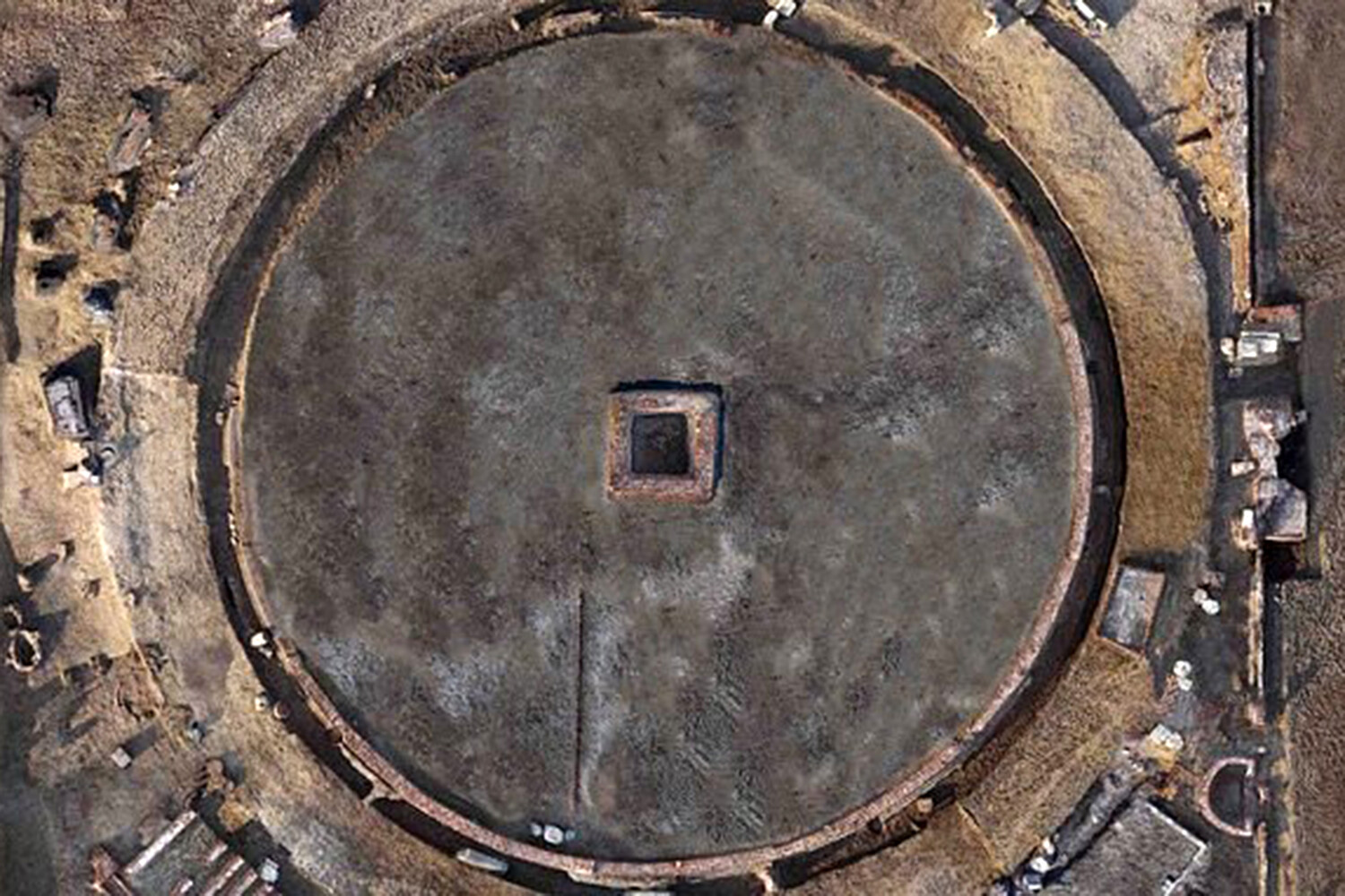 Daily Mail: в Египте раскопали идеально круглый древний храм