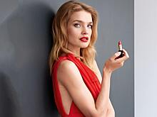 Водянова пришла на Каннский фестиваль в эффектном полупрозрачном платье