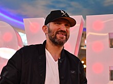 Александр Овечкин появился на публике с двумя знаменитыми корги