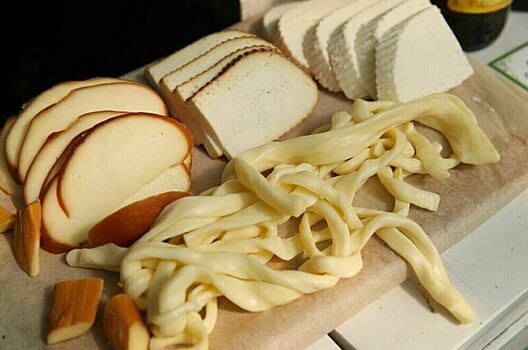 Сенатор Митин заявил о необходимости работы над стандартами качества кваса и сыров