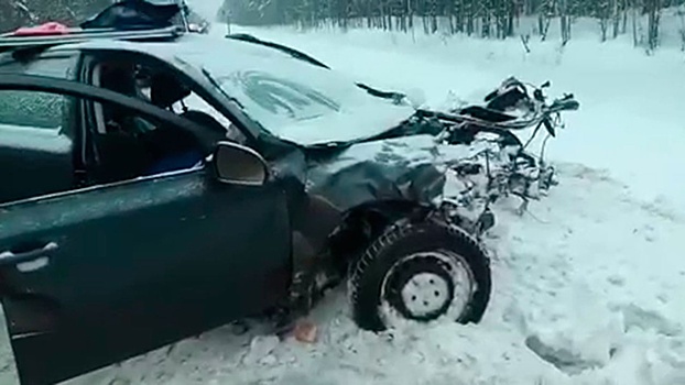 Опубликованы кадры с места смертельного ДТП с автобусом в Ленобласти