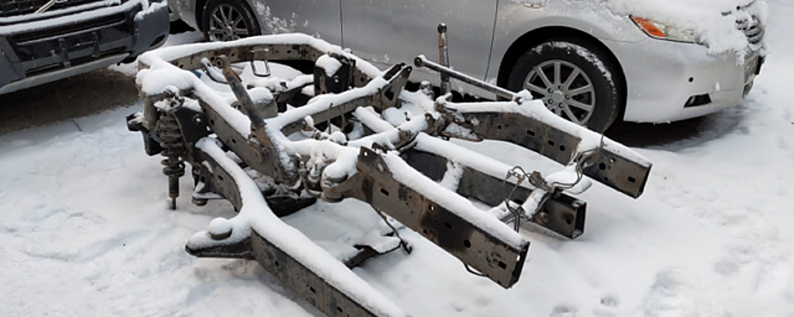 В Новосибирске задержали трех человек, причастных к угону и разбору дорогой машины