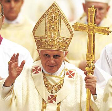 Папа Бенедикт XVI защищал сексуальных извращенцев