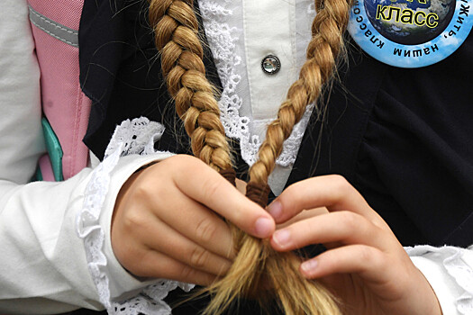 Неизвестный встретил девочку у школы в Кемерове и попытался увести с собой