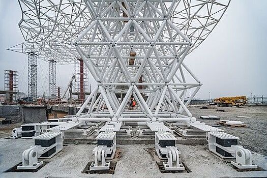 На строительной площадке нового терминала аэропорта Геленджик завершен монтаж первых сейсмозащитных опор