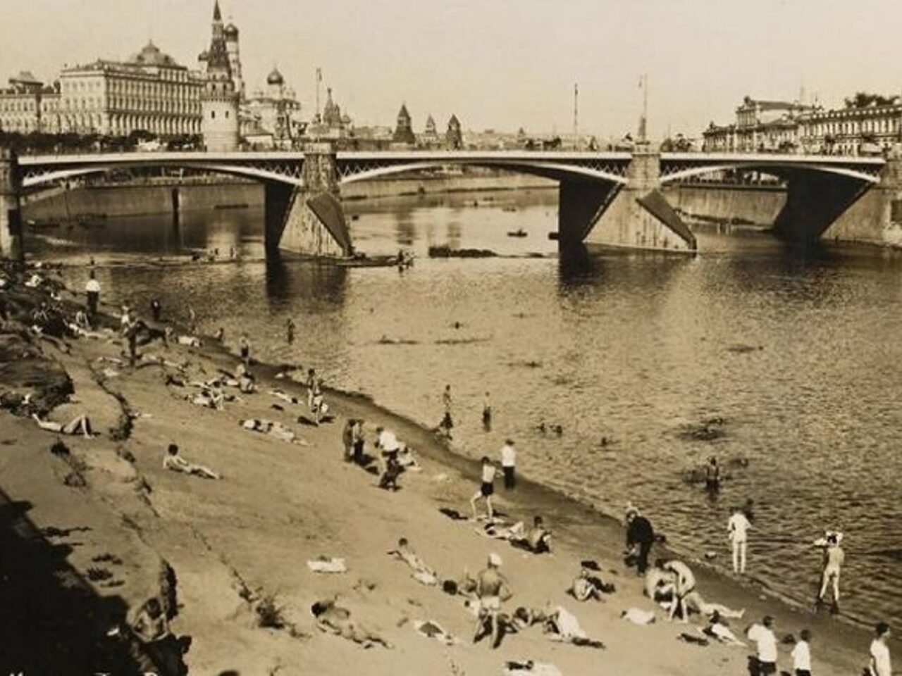 нудистские семьи Нудистские пляжи: когда они появились в СССР - Рамблер/новости