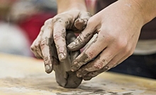 Для детей подготовили новые мастер-классы по городецкой росписи и лепке из глины