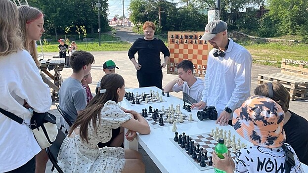 Для юных вологжан в скейт-парке «Яма» прошел мастер-класс по игре в шахматы