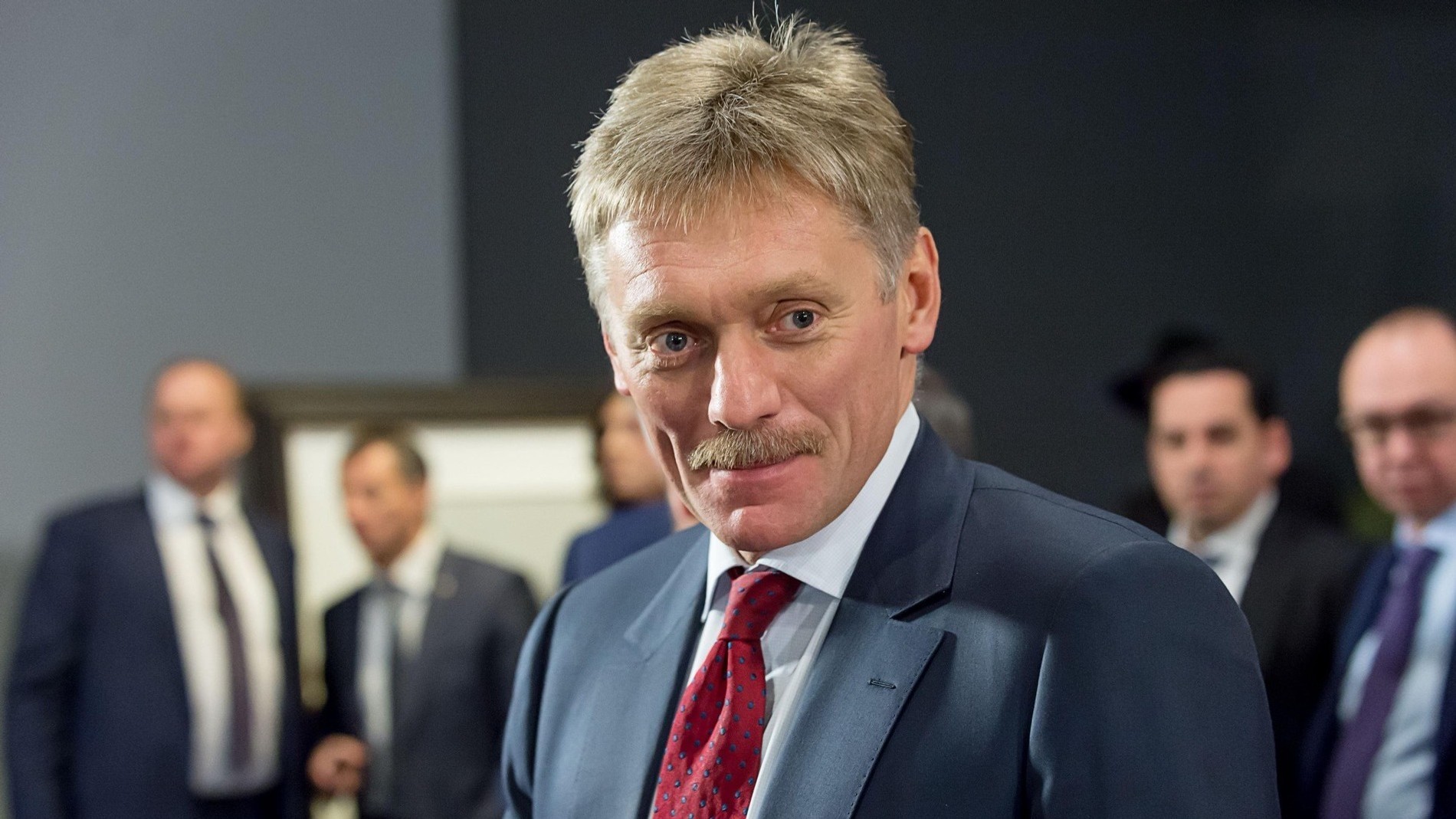 Дмитрий Песков прокомментировал решение Евросоюза запретить россиянам ввозить личные вещи