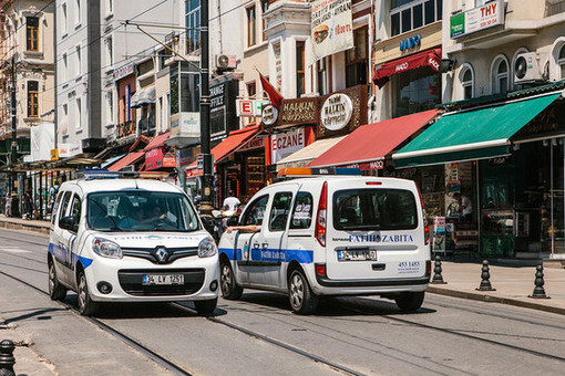 DHA: в Стамбуле задержаны 15 подозреваемых в подготовке терактов против консульств