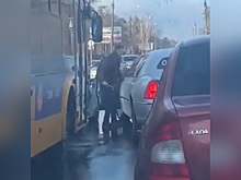 Водителя лимузина избили молотком на глазах у десятков очевидцев. Видео